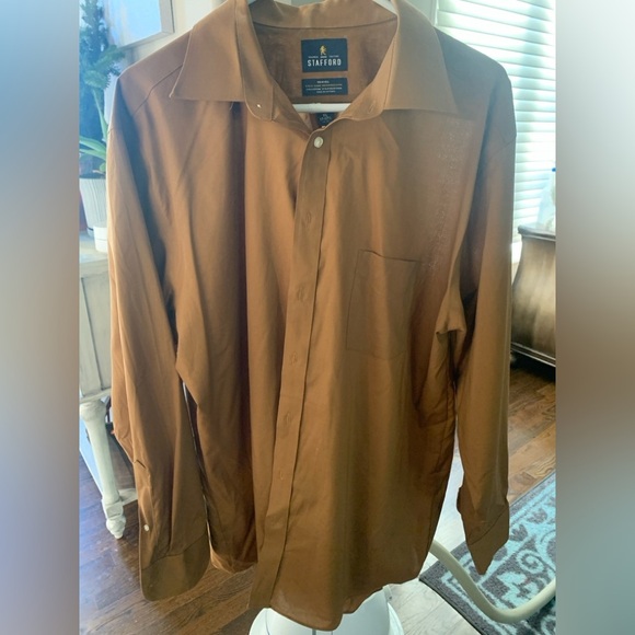 Men’s Stafford Travel Dress shirt, Regular fit, Brown color, 17-17 1/2 34/35 - Picture 3 of 3